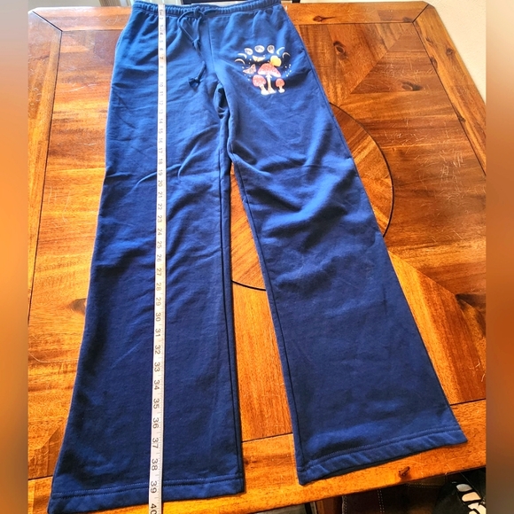 Mushroom Pajamas Leisure Lounge Crop Top and Sweatpants Set Size Small - Picture 12 of 13